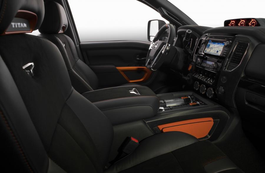 Интерьер Nissan Titan Warrior Concept 2016 года  (фото 15 из 40)